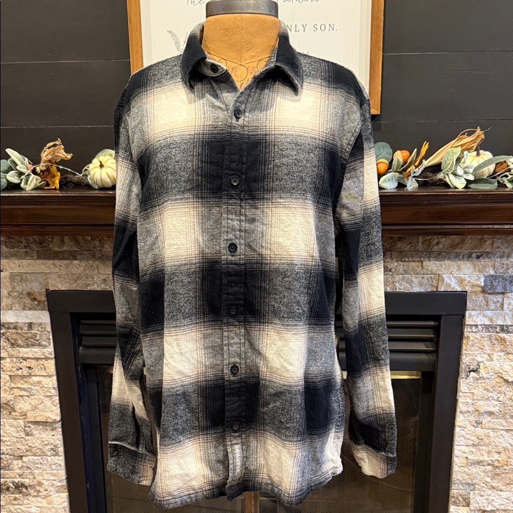 Hollister Black and White Plaid Casual Shirt